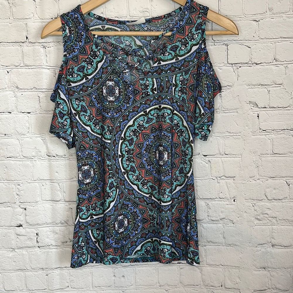 Free Kisses Women’s Cold Shoulder‎ Elephant Print Shirt Blouse Top Size small